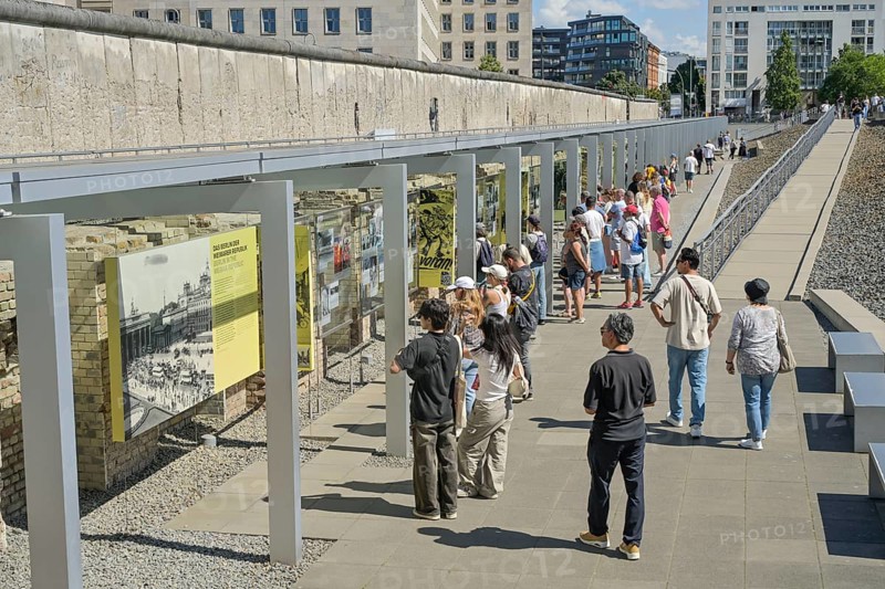 Tourists, open-air exhibition, Topography of Terror Documentation Centre, Niederkirchnerstraße, Kreuzberg, Friedrichshain-Kreuzberg district, Berlin, Germany