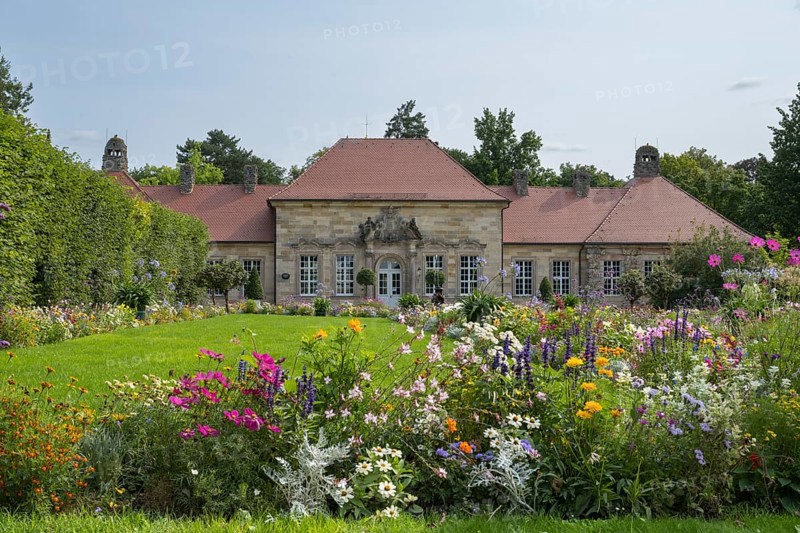 Old Castle, Hermitage, flowerbeds, Bayreuth, Upper Franconia, Franconia, Bavaria, Germany