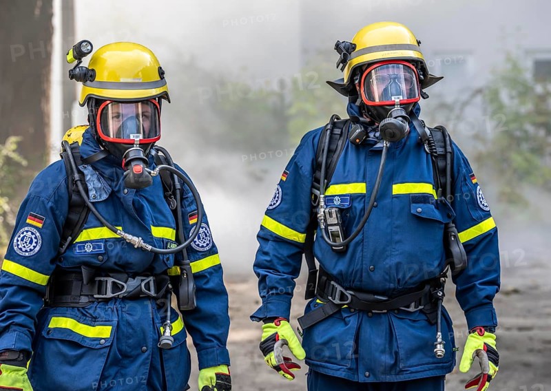 Civil defence exercise scenario, after a drone attack on a residential area, emergency services clear the area, partly under respiratory protection, at the large-scale exercise FÜLEX25, of the THW, Technisches Hilfswerk, Landesverband North Rhine-Westphalia, on 4 weekends over 3500 volunteers from the 127 North Rhine-Westphalia local associations practice many different deployment scenarios, from the field of disaster control and civil defence