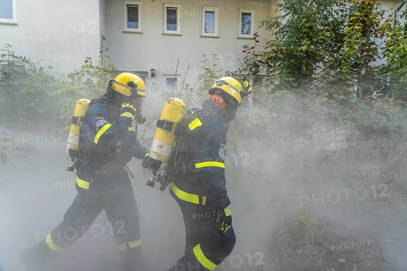 Civil defence exercise scenario, after a drone attack on a residential area, emergency services clear the area, partly under respiratory protection, at the large-scale exercise FÜLEX25, of the THW, Technisches Hilfswerk, Landesverband North Rhine-Westphalia, on 4 weekends over 3500 volunteers from the 127 North Rhine-Westphalia local associations practice many different deployment scenarios, from the field of disaster control and civil defence