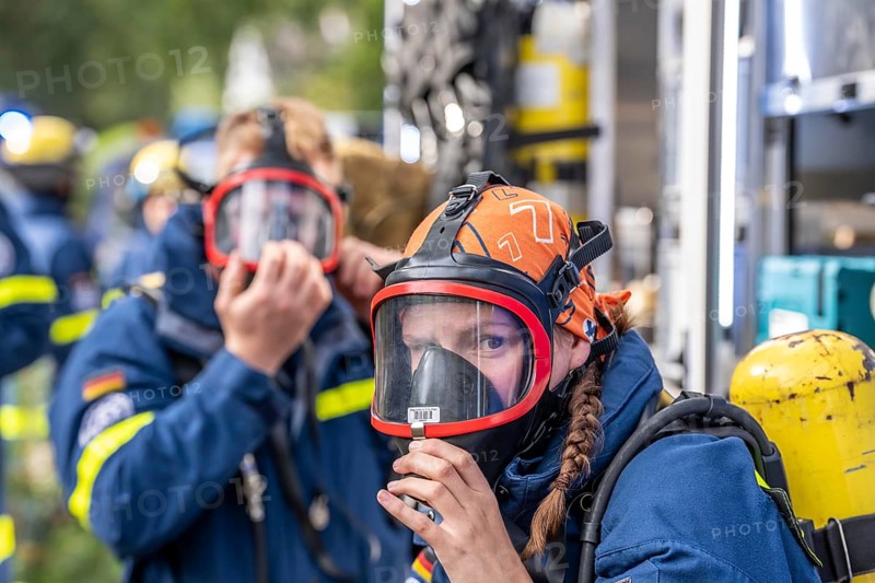 Civil defence exercise scenario, after a drone attack on a residential area, emergency services clear the area, partly under respiratory protection, at the large-scale exercise FÜLEX25, of the THW, Technisches Hilfswerk, Landesverband North Rhine-Westphalia, on 4 weekends over 3500 volunteers from the 127 North Rhine-Westphalia local associations practice many different deployment scenarios, from the field of disaster control and civil defence
