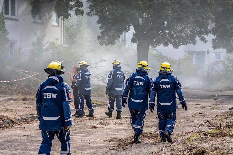Civil defence exercise scenario, after a drone attack on a residential area, emergency services clear the area, at the large-scale exercise FÜLEX25, of the THW, Technisches Hilfswerk, Landesverband North Rhine-Westphalia, on 4 weekends over 3500 volunteers from the 127 North Rhine-Westphalia local associations practice many different deployment scenarios, from the field of disaster control and civil defence