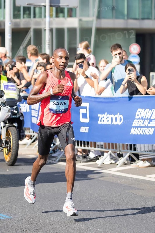 Sabastian Sawe (KEN), eventual winner, at KM38 in front of Potsdamer Platz at the 51st BMW Berlin Marathon 2025 on 21/09/2025