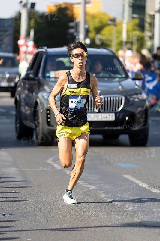 Akira Akasaki (JPN), later runner-up, at KM38 in front of Potsdamer Platz at the 51st BMW Berlin Marathon 2025 on 21/09/2025