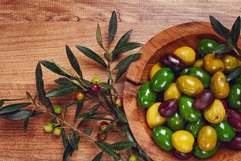 A mixture of olives, varieties of chalkidiki, Verdi giganti and Kalamata, in a bowl, top view, no people