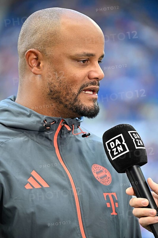 Coach Vincent Kompany FC Bayern Munich FCB portrait in interview Microphone Microphone Logo DAZN Fußball Bundesliga, PreZero Arena, Sinsheim, Baden-Württemberg, Germany