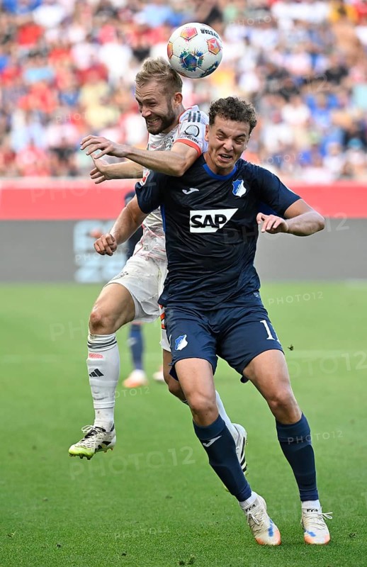 Header duel duel action Fisnik Asllani TSG 1899 Hoffenheim (11) against Konrad Laimer FC Bayern Munich FCB (27) Bundesliga, PreZero Arena, Sinsheim, Baden-Württemberg, Germany
