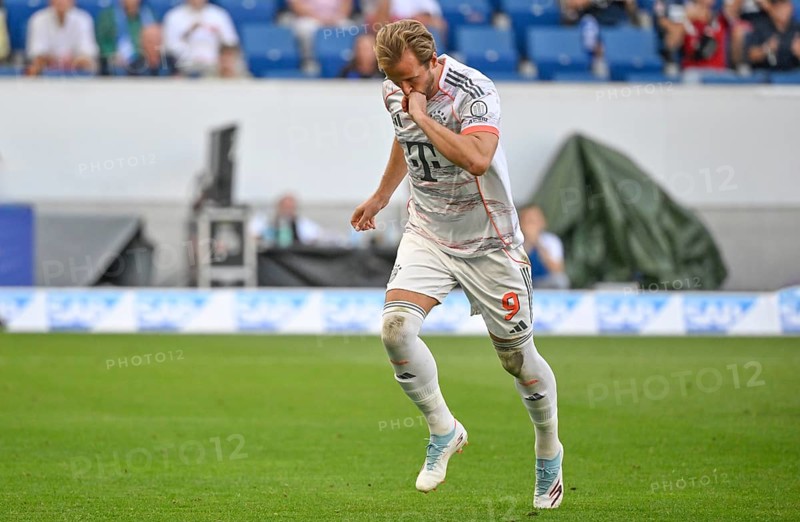 Goal celebration Harry Kane FC Bayern Munich FCB (09) gesture gesture kissing wedding ring Football Bundesliga, PreZero Arena, Sinsheim, Baden-Württemberg, Germany