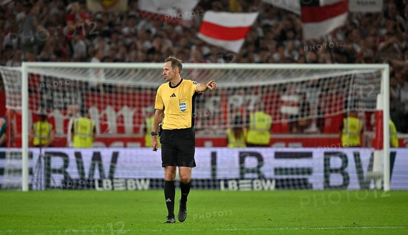Referee Referee Sascha Stegemann Gesture Gesture Football Bundesliga, MHPArena, MHP Arena Stuttgart, Baden-Württemberg, Germany