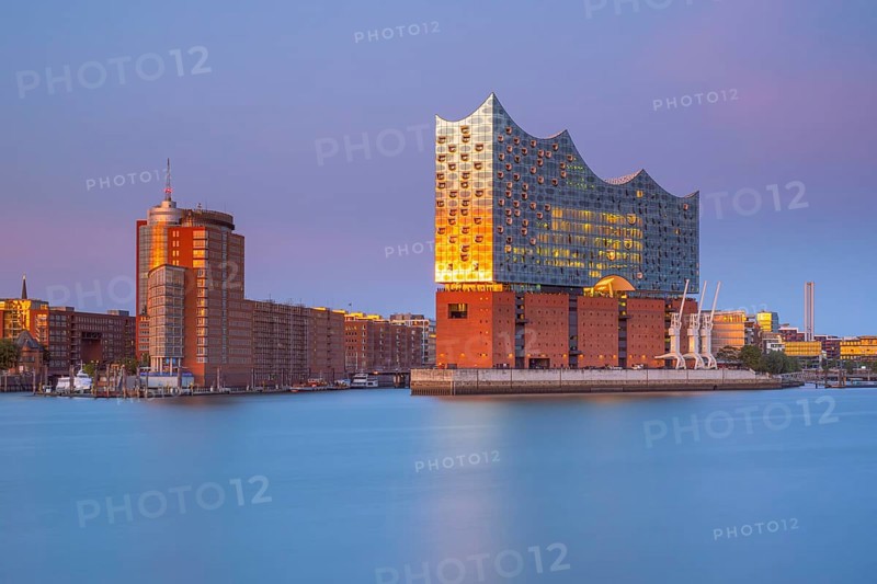 View over the Norderelbe to the Elbphilharmonie in the evening light, long exposure, Hamburg, Germany