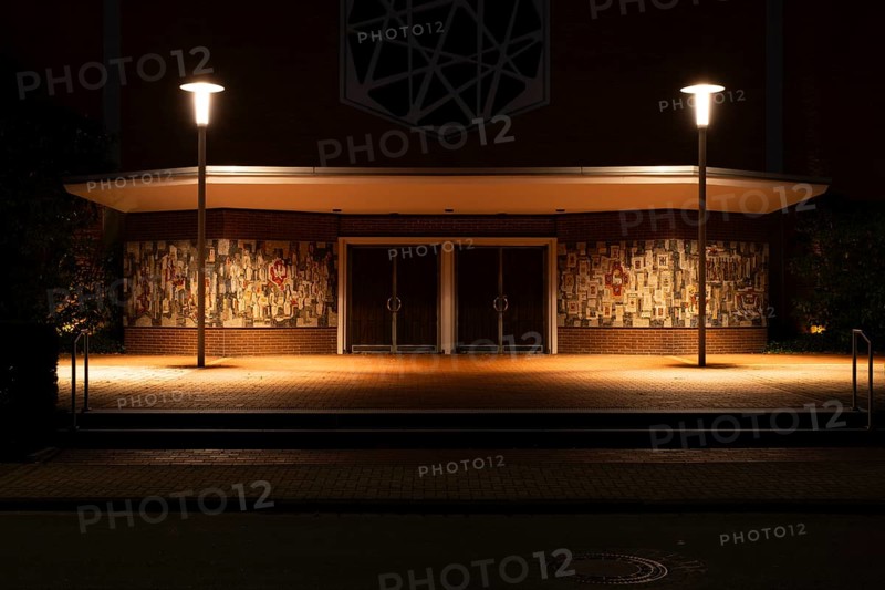 Night shot of the main entrance to the parish church of St Peter and Paul, Neustadt am Rübenberge, Hanover, Lower Saxony, Germany
