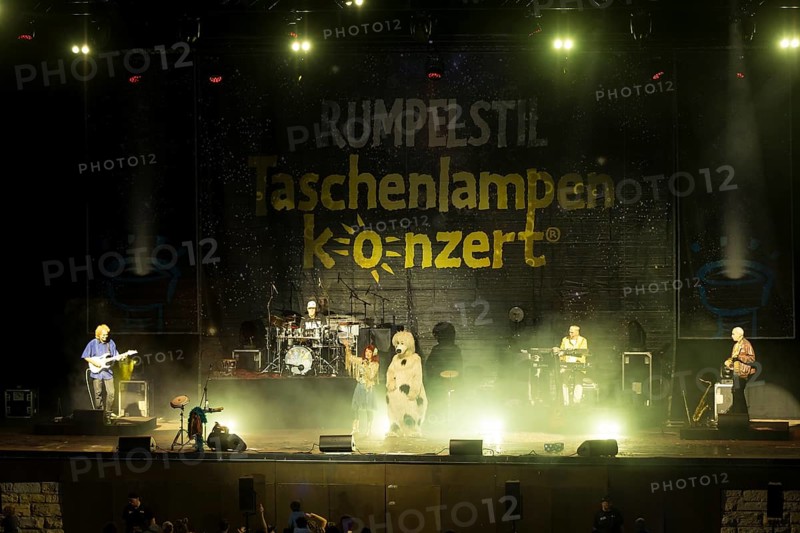 The band Rumpelstil consisting of Jörn Brumme (boss / voc, fl, git), Peter Schenderlein (director / voc, piano, keyb), Blanche Elliz (boss, vic, acc, perc), Max von Thien (leader / voc, drum, perc) at the 25th Berliner Taschenlampenkonzert at the Berliner Waldbühne on 20.09.2025