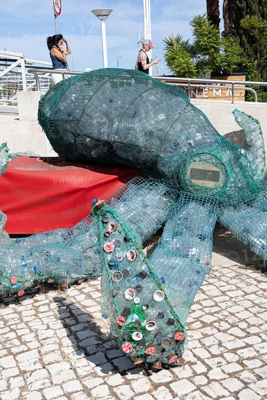 Figure of an octopus, filled with PET bottles, plastic products, reminder not to produce so much plastic waste, in the Marina de Lagos, marina, Lagos, in the west of the Algarve, Portugal