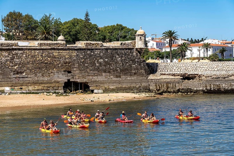 Kayak tours to the rocky coast of Ponta da Piedade, groups of tourists in kayaks on the sea to the rugged coastal landscape, from Lagos, in the west of the Algarve, Portugal Forte Ponta da Bandeira