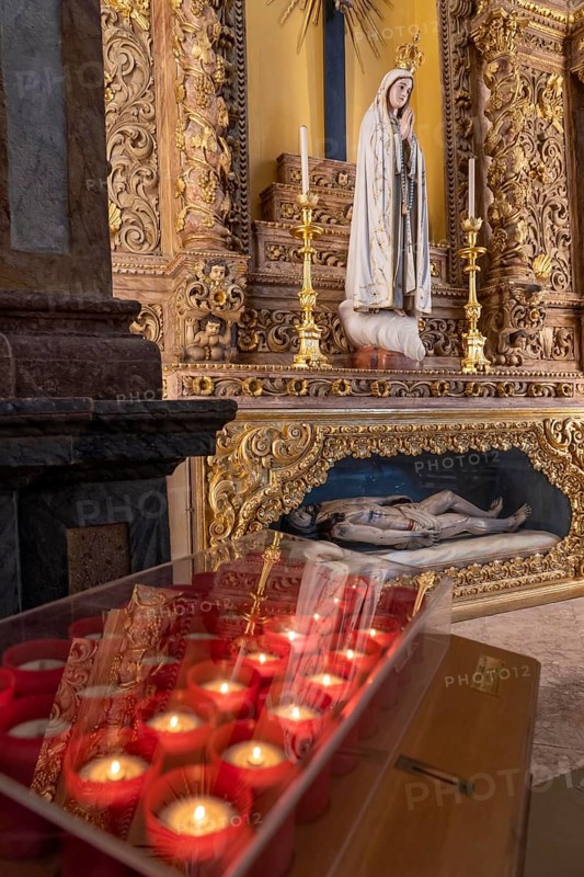 Faro, Faro Cathedral, nave, interior, altar of the Virgin Mary, digital, LED candles for donations, altars, Algarve, Portugal
