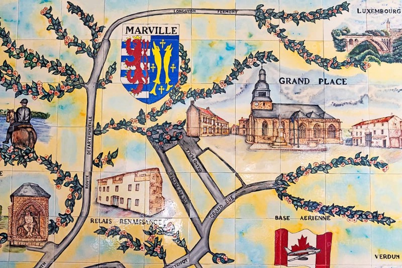 City map, coat of arms, wall tiles, Marville, Renaissance village, Département Meuse, Grand Est, France