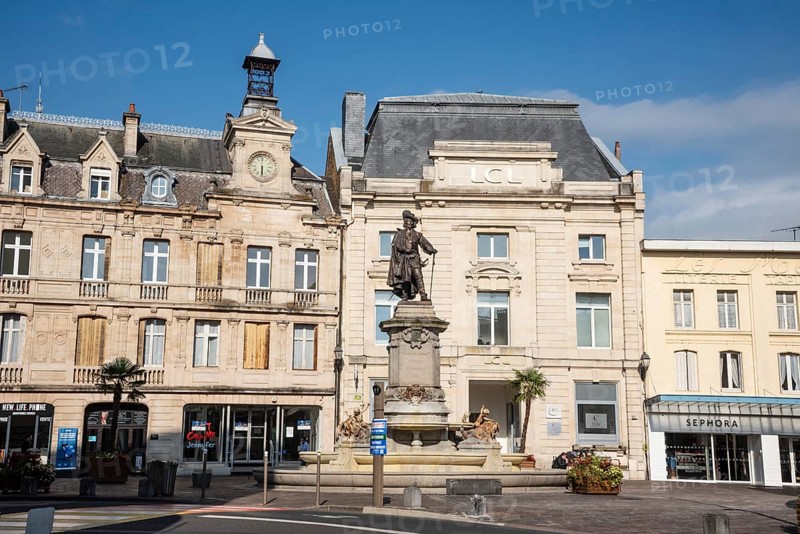 Charles de Gonzague, town founder, monument, fountain, Charleville-Mézières, Ardennes, Grand Est, France