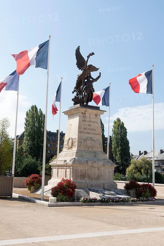 Memorial to the fallen of the 1st World War, Place de Hôtel de Ville, Town Hall Square, Rathausplatz, Charleville-Mézières, Mézières district, Ardennes, Grand Est, France