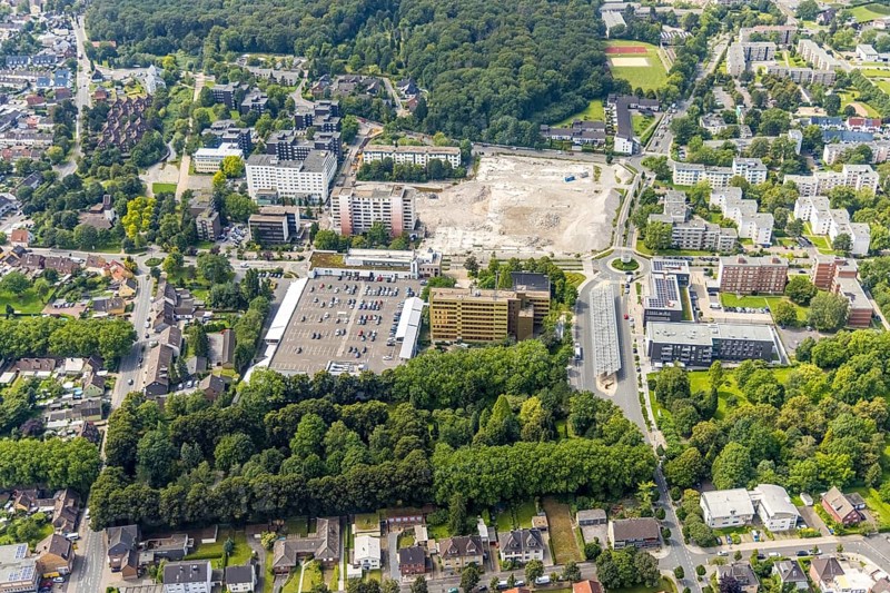 Aerial view, town hall and construction site with demolition of the former tower mall in Weddinghofen, Bergkamen, Ruhr area, North Rhine-Westphalia, Germany, construction work, construction area, building site, building plots, construction project, construction site, authority, DE, Europe, aerial view, aerial photography, aerial photography, town hall, city administration, overview, bird's-eye view, overview