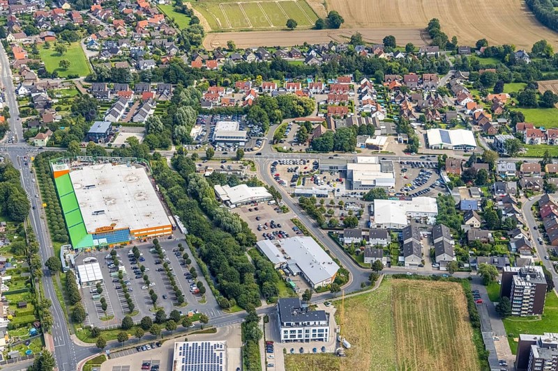 Aerial view, Globus DIY store and Rewe supermarket in Bergkamen, Ruhr area, North Rhine-Westphalia, Germany, Bergkamen, DE, shopping markets, shopping centre, Europe, aerial view, aerial photography, aerial photography, local supply centre, supermarket, overview, bird's-eye view, overview