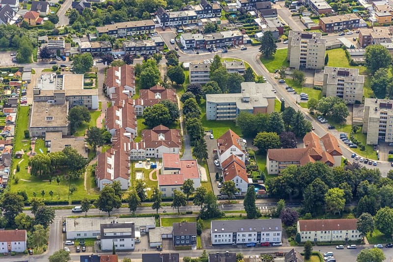 Aerial view, Hermann-Görlitz-Seniorenzentrum and AWO Kindergarten in Bergkamen, Ruhr area, North Rhine-Westphalia, Germany, retirement home, old people's home, old people's home, Bergkamen, care and nursing, DE, Europe, kindergarten, day care centre, day nursery, aerial photograph, aerial photography, aerial photography, care facility, retirement home, retirement home, senior citizens' residence, senior citizens' centre, overview, bird's eye view, overview