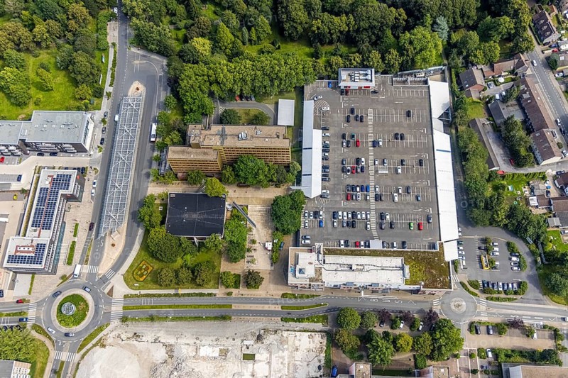 Aerial view, town hall and bus station in Schönhausen, Bergkamen, Ruhr area, North Rhine-Westphalia, Germany, authority, bus station, bus station roof, DE, Europe, roundabout, roundabout, aerial view, aerial photography, aerial photography, parking deck, town hall, city administration, overview, bird's eye view, birds-eyes view, overview