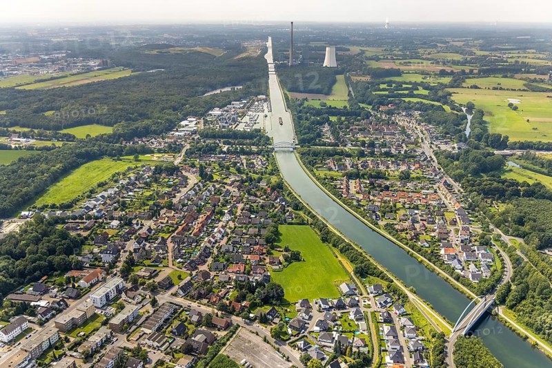 Aerial view, inland navigation on the Datteln-Hamm Canal, Beversee nature reserve with Marina Rünthe marina and Bergkamen power station in Rünthe, Bergkamen, Ruhr area, North Rhine-Westphalia, Germany, DE, Europe, power station, aerial view, aerial photography, aerial photography, nature reserve, navigation, overview, bird's-eye view, forest area, marina, birds-eyes view, overview