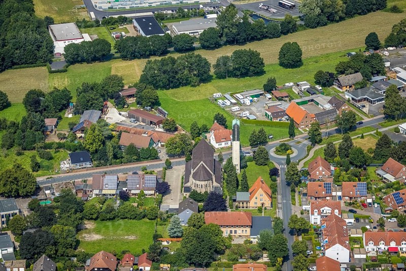Aerial view, Catholic Church of the Sacred Heart of Jesus in Rünthe, Bergkamen, Ruhr area, North Rhine-Westphalia, Germany, place of worship, DE, Europe, religious community, place of worship, sacred site, church, parish, denomination, aerial view, aerial photography, aerial photography, religion, religious site, overview, bird's-eye view, overview