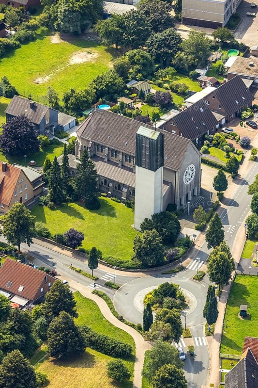 Aerial view, Catholic Church of the Sacred Heart of Jesus in Rünthe, Bergkamen, Ruhr area, North Rhine-Westphalia, Germany, place of worship, DE, Europe, religious community, place of worship, sacred site, church, parish, denomination, aerial view, aerial photography, aerial photography, religion, religious site, overview, bird's-eye view, overview