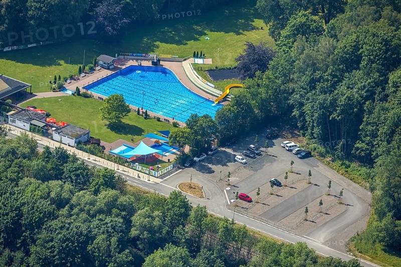Aerial photo, Förderverein Freibad Neheim e.V., Neheim, Arnsberg, Sauerland, North Rhine-Westphalia, Germany, bathing establishment, bathing resort, DE, Europe, outdoor pool, Hochsauerlandkreis, aerial photo, aerial photography, aerial photography, swimming pool, swimming pool, overview, bird's-eye view, overview