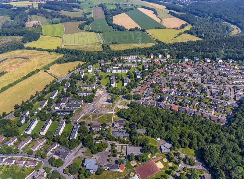 Aerial view, building site in housing estate Am Moosfelder Ring, Eschenstraße, Neheim, Arnsberg, Sauerland, North Rhine-Westphalia, Germany, DE, Europe, property tax, high-rise buildings, Hochsauerlandkreis, real estate, aerial view, aerial photography, aerial photography, apartment buildings, apartment blocks, overview, bird's-eye view, housing estate, living and living, residential area, residential buildings, quality of living, housing estate, birds-eyes view, overview