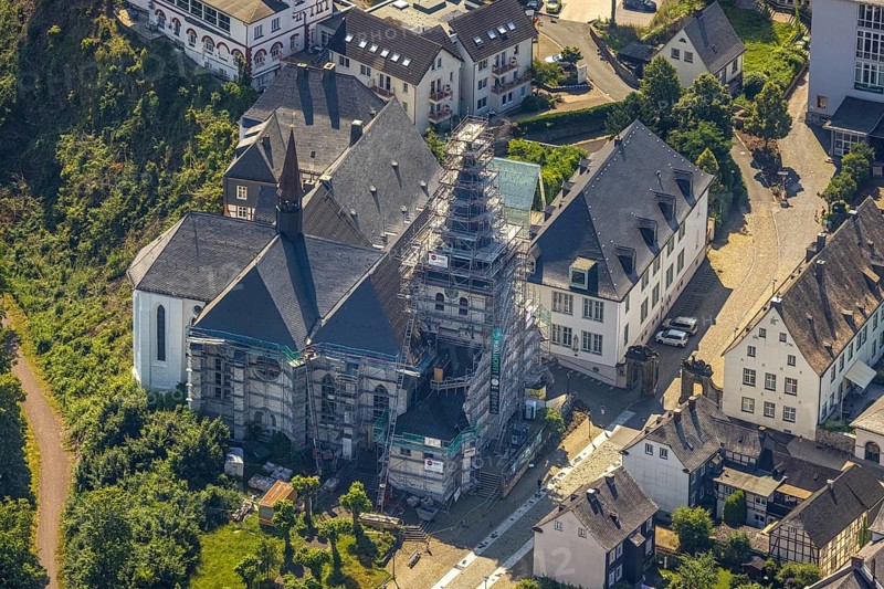 Aerial view, Wedinghausen Monastery, construction site and renovation of the provost church St. Laurentius, Arnsberg, Sauerland, North Rhine-Westphalia, Germany, place of worship, construction work, construction site, construction project, building site, DE, Europe, religious community, place of worship, holy place, Hochsauerlandkreis, church, parish, monastery, denomination, aerial view, aerial photography, aerial photography, religion, religious site, renovation, refurbishment, overview, bird's-eye view, birds-eyes view, overview