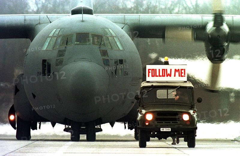 HUN, Karposvar, 01.12.1995 -- An American military aircraft is guided by a Hungarian military jeep at the airfield near Karposvar. -- A U.S. C-30 military cargo plane is led by a Hungarian military jeep apon it s arrival at the airbase in Karposvar.   Eastern Europe