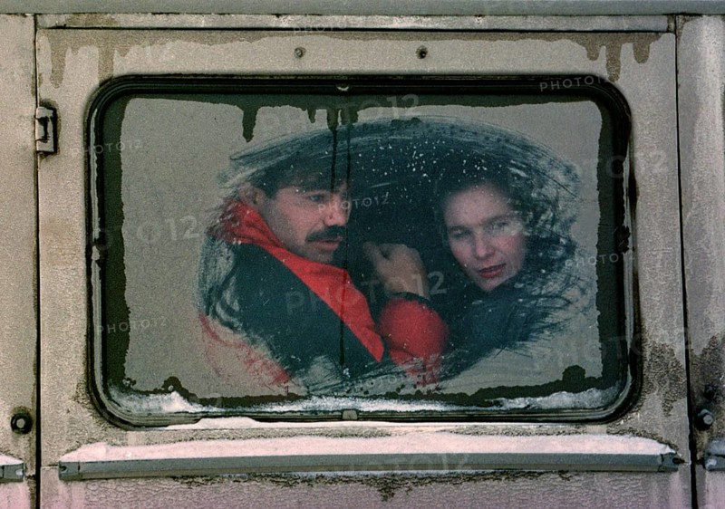 RUS, Grozny, 01.02.1995. -- Chechen refugees flee from Grozny. -- Chechen refugees fleeing the fightings around Grozny on the back of a truck.
