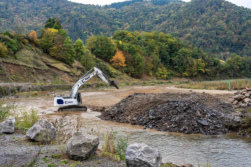 Reconstruction in the Ahr Valley, after the flood of July 2021, restoration of the river landscape, after the removal of debris, flotsam, the river Ahr is being expanded in parts like floodplains to create flooding areas, construction measures will also regulate the flow rate and strengthen the bank, near Mayschoß, Rhineland-Palatinate
