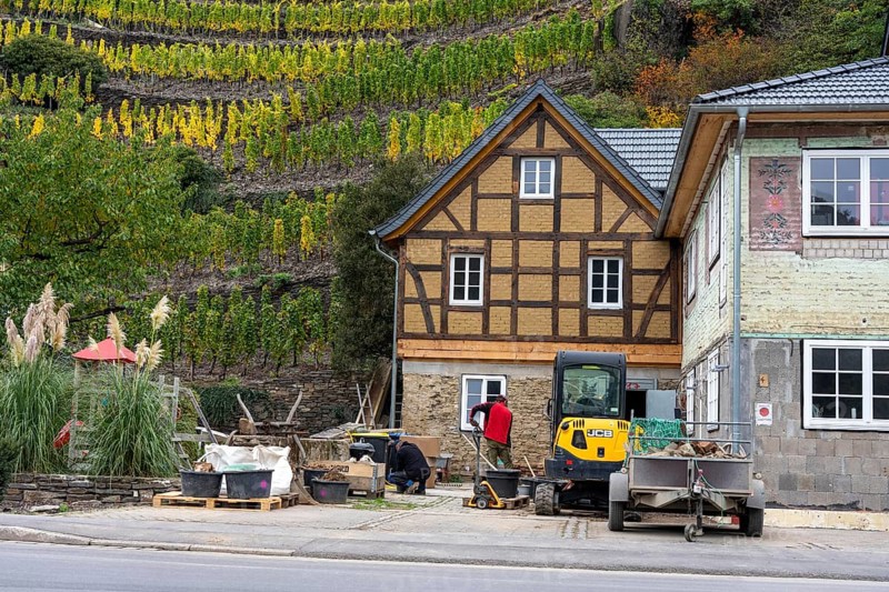 Reconstruction in the Ahr Valley, after the flood of July 2021, buildings that have not yet been renovated or demolished can be found in many towns, but most buildings have now been repaired or rebuilt, near Mayschoß, Rhineland-Palatinate