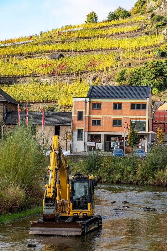 Reconstruction in the Ahr Valley, after the flood of July 2021, restoration of the river landscape, after the removal of debris, flotsam, the river Ahr is being expanded in parts like floodplains to create flooding areas, construction measures will also regulate the flow rate and strengthen the bank, near Mayschoß, Rhineland-Palatinate