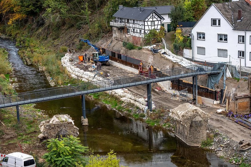 Reconstruction in the Ahr Valley, after the flood of July 2021, restoration of the river landscape, after the removal of debris, flotsam, the river Ahr and the bank are fortified, near Schuld, Rhineland-Palatinate