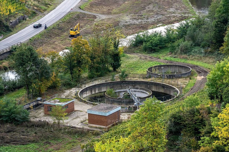 Reconstruction in the Ahr Valley, after the flood of July 2021, provisional sewage treatment plants, all sewage treatment plants in the Ahr Valley were destroyed by the floods, temporary sewage treatment plants are to purify the waste water in front of it is discharged into the Ahr, new sewage treatment plants are to be built later, near Mayschoß, Rhineland-Palatinate