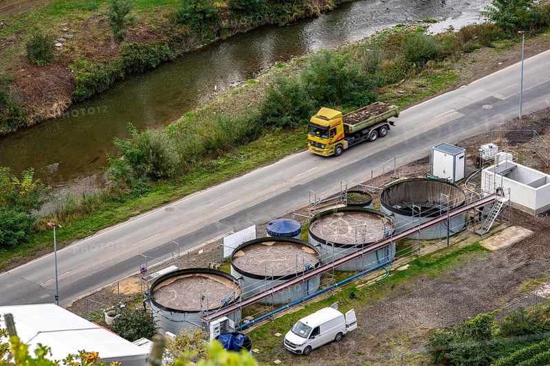 Reconstruction in the Ahr Valley, after the flood of July 2021, provisional sewage treatment plants, all sewage treatment plants in the Ahr Valley were destroyed by the floods, temporary sewage treatment plants are to purify the waste water in front of it is discharged into the Ahr, new sewage treatment plants are to be built later, near Mayschoß, Rhineland-Palatinate