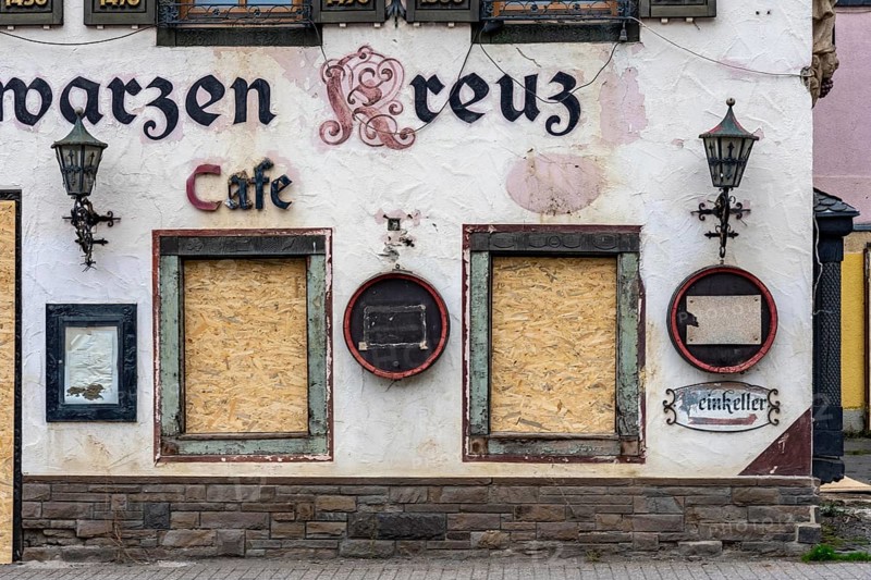 Reconstruction in the Ahr Valley, after the flood of July 2021, buildings that have not yet been renovated or demolished can be found in many towns, but most buildings have now been repaired or rebuilt, Hotel Zum Schwarzen Kreuz near Altenahr, Rhineland-Palatinate