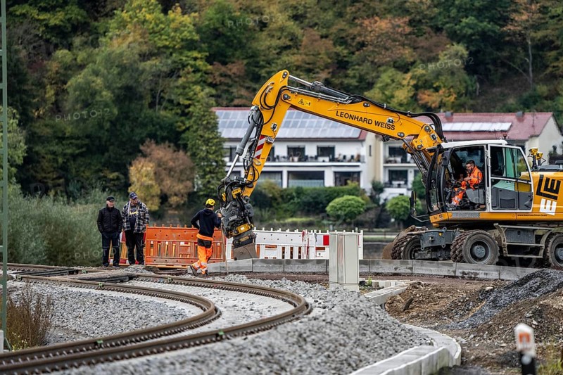 Reconstruction in the Ahr Valley, after the flood of July 2021, restoration of the railway infrastructure of the Ahr line, 29 km of tracks, 15 railway bridges, 7 were renovated, stations and stops renovated or renewed, 885 masts were built for the overhead line of the new electrification and 55 km of overhead lines were redrawn, here work on the railway bridge near Ahrbrück, Rhineland-Palatinate