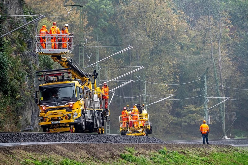 Reconstruction in the Ahr Valley, after the flood of July 2021, restoration of the railway infrastructure of the Ahr line, 29 km of tracks, 15 railway bridges, 7 were renovated, stations and stops renovated or renewed, 885 masts were built for the overhead line of the new electrification and 55 km of overhead lines were redrawn, here work on the railway bridge near Walportzheim, Ahrweiler, Rhineland-Palatinate