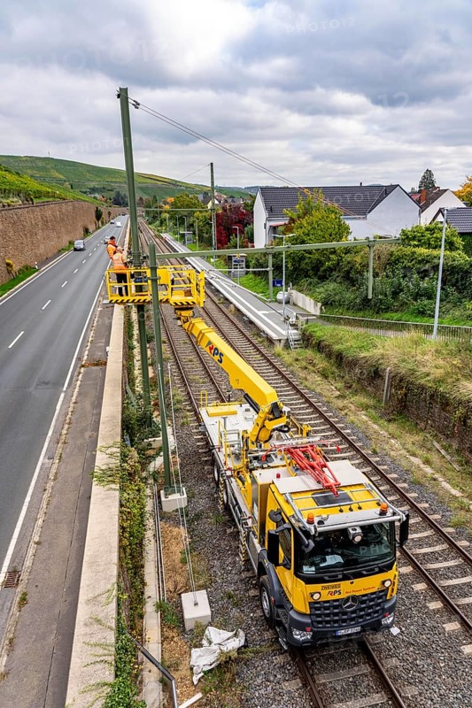 Reconstruction in the Ahr Valley, after the flood of July 2021, restoration of the railway infrastructure of the Ahr line, 29 km of tracks, 15 railway bridges, 7 were renovated, stations and stops renovated or renewed, 885 masts were built for the overhead line of the new electrification and 55 km of overhead lines were redrawn, here work on the railway bridge near Ahrweiler, Rhineland-Palatinate