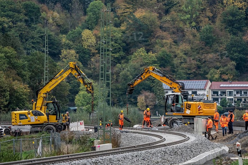 Reconstruction in the Ahr Valley, after the flood of July 2021, restoration of the railway infrastructure of the Ahr line, 29 km of tracks, 15 railway bridges, 7 were renovated, stations and stops renovated or renewed, 885 masts were built for the overhead line of the new electrification and 55 km of overhead lines were redrawn, here work on the railway bridge near Ahrbrück, Rhineland-Palatinate