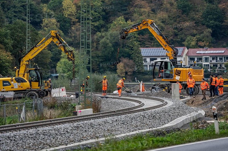 Reconstruction in the Ahr Valley, after the flood of July 2021, restoration of the railway infrastructure of the Ahr line, 29 km of tracks, 15 railway bridges, 7 were renovated, stations and stops renovated or renewed, 885 masts were built for the overhead line of the new electrification and 55 km of overhead lines were redrawn, here work on the railway bridge near Ahrbrück, Rhineland-Palatinate