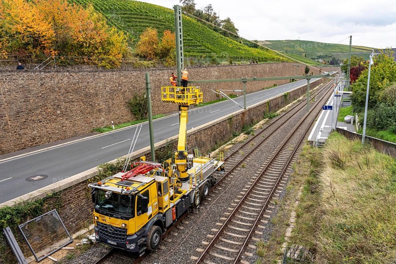 Reconstruction in the Ahr Valley, after the flood of July 2021, restoration of the railway infrastructure of the Ahr line, 29 km of tracks, 15 railway bridges, 7 were renovated, stations and stops renovated or renewed, 885 masts were built for the overhead line of the new electrification and 55 km of overhead lines were redrawn, here work on the railway bridge near Ahrweiler, Rhineland-Palatinate