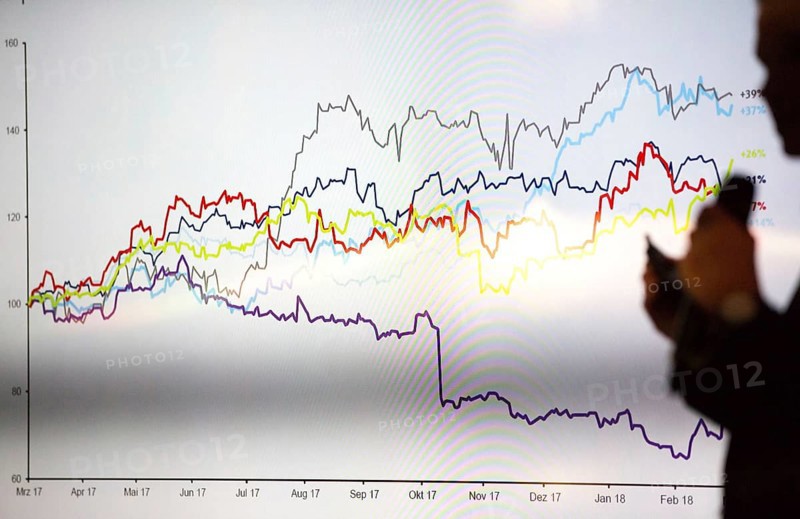 ITA Italy Castelfalfi speaker in front of a curve chart during an event for tourism managers