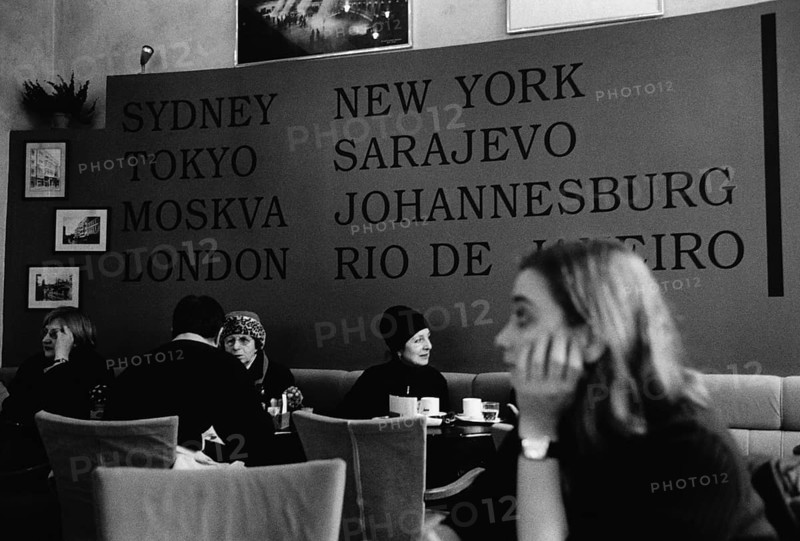 BIH, Bosnia, Sarajevo, 12.01.2006, Women in a cafe in the old town
