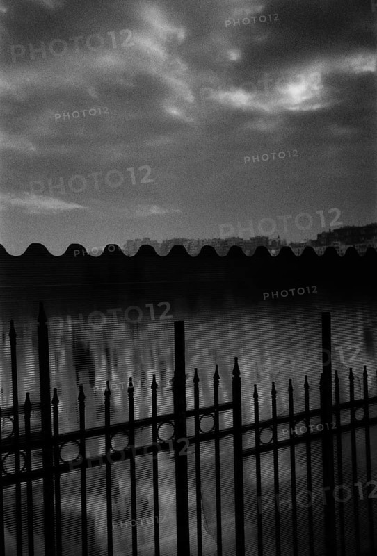 BIH, Bosnia, Sarajevo, 12.01.2006, View of a cemetery through a fence